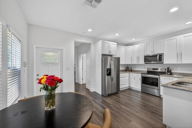 Building Photo - 115 E Broad St