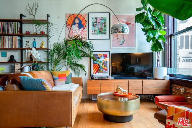 Building Photo - 460 S Spring St