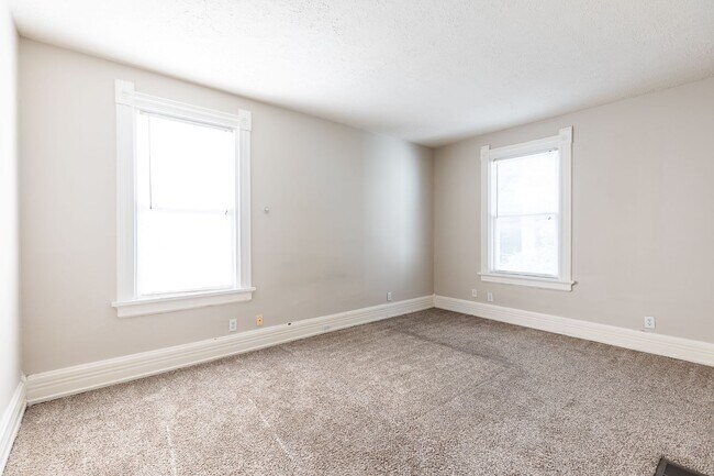 Building Photo - Hudson Ave.