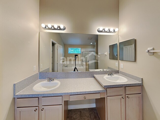 Building Photo - 15452 Osprey Glen Dr