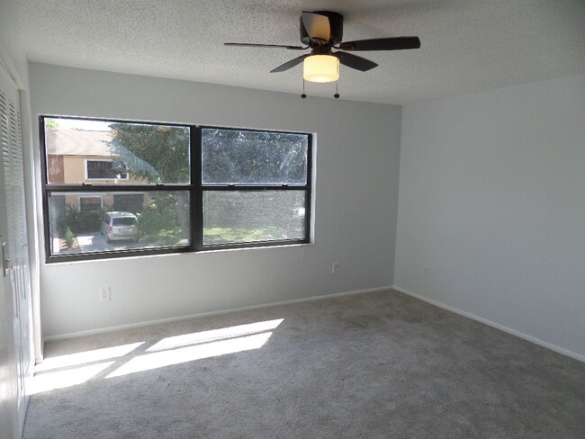 Building Photo - Spacious 2bdrm/1.5bath Townhome ** Ready N...