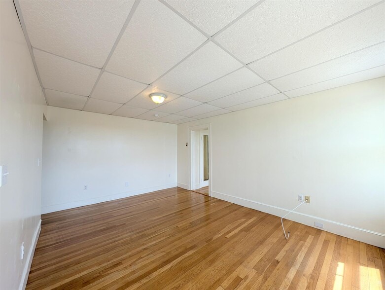 Building Photo - 34 College Ave