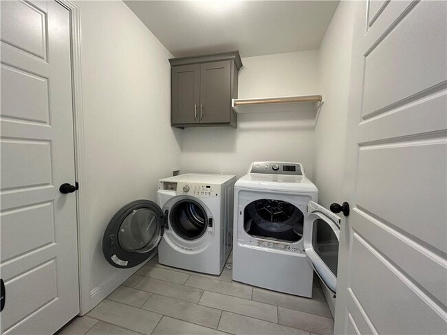 Building Photo - 2111 Periwinkle Pl