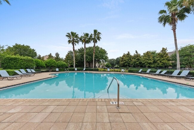 Building Photo - 2 Bed/2.5 Bath Summerfield Townhome! Great...