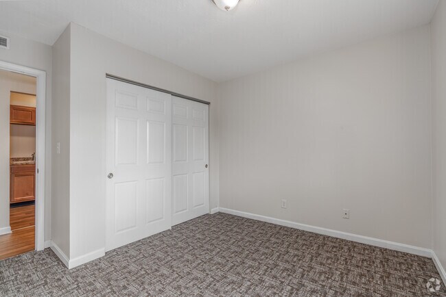 2BR, 1BA - 900SF - Primary Bedroom - Auburndale Apartments