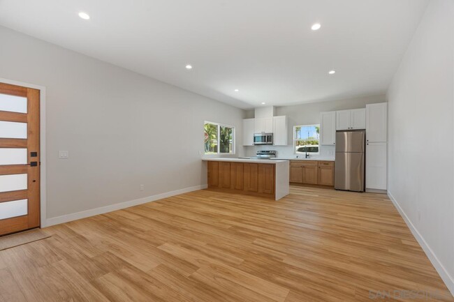 Building Photo - 1489 Fern Ave