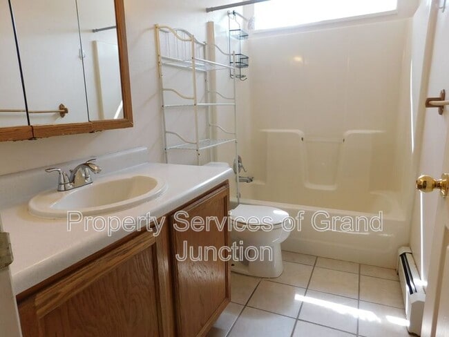 Building Photo - 2963 Bookcliff Ave