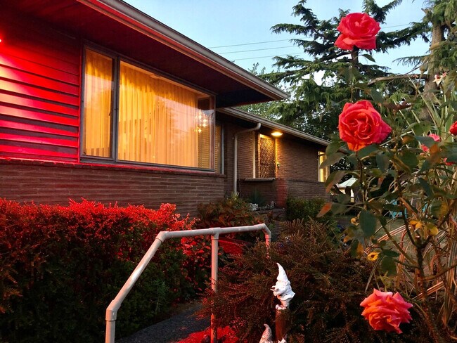 Building Photo - 7900 Beacon Ave S