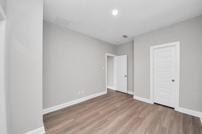 Building Photo - 5300 Berkeley Knl Cir