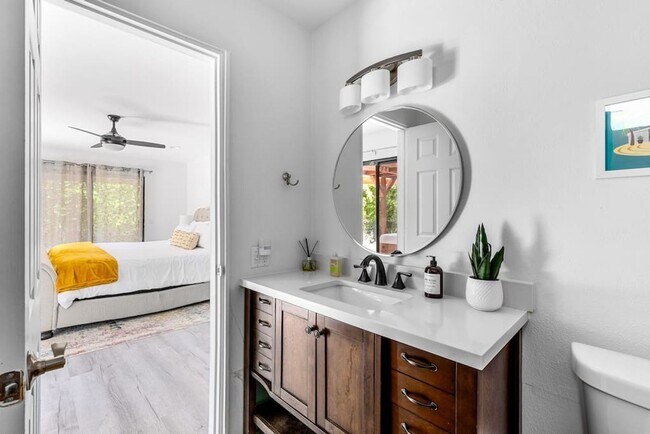 Building Photo - Beautiful fully furnished 3 bedroom home in Palm Springs (Monthly Only - No Long Term)