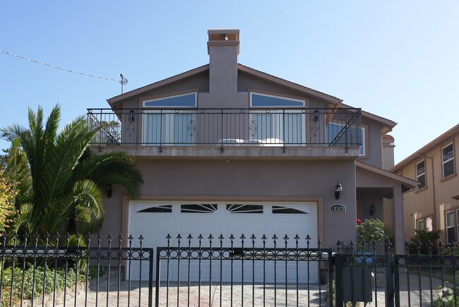 Primary Photo - 10528 Stella St