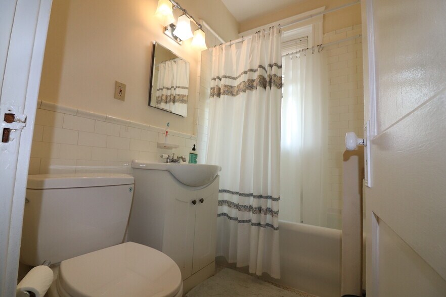 Building Photo - 36 Saint Paul St
