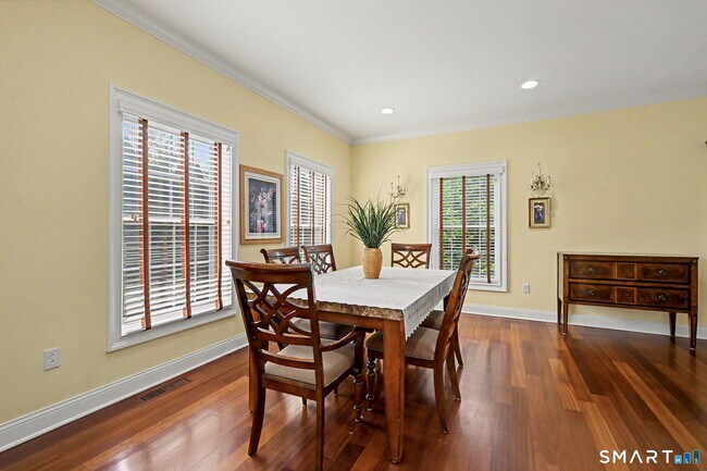 Building Photo - 56 Barholm Ave