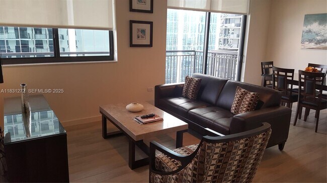 Building Photo - 999 SW 1st Ave