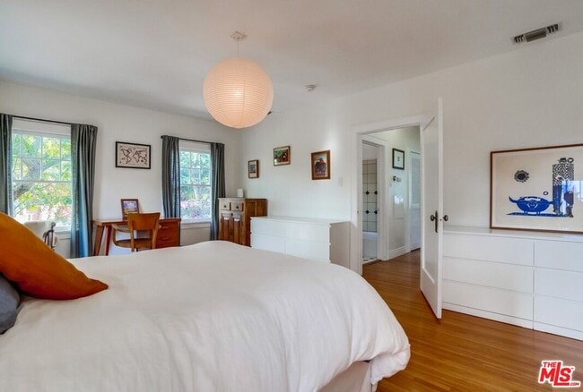 Building Photo - 2154 Willetta Ave N