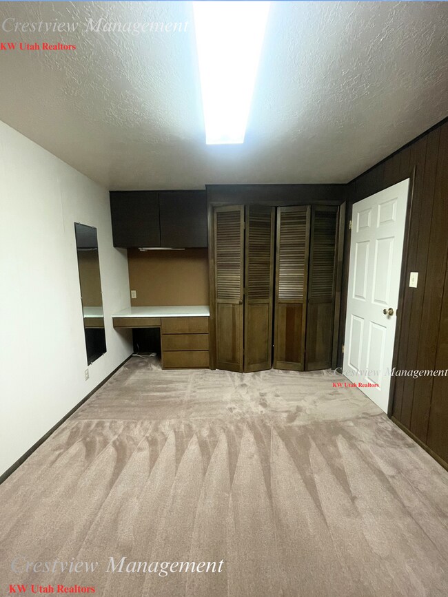 Building Photo - Charming Home with Expansive Yard in Prime Draper Location