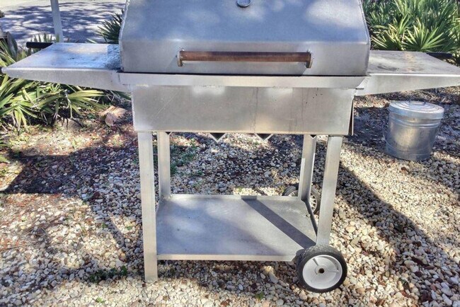 Building Photo - 1516 Sandpiper Ln