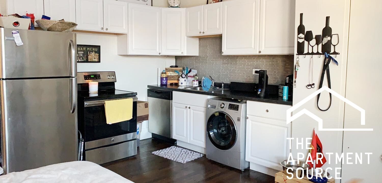 Building Photo - 3345 N Marshfield Ave