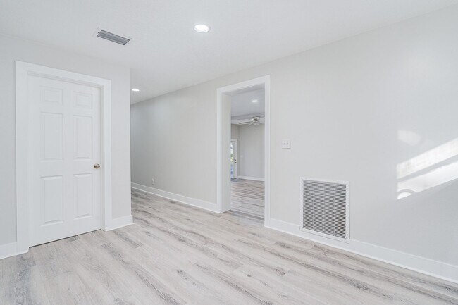 Building Photo - Stunning Remodeled 3-Bedroom Home in Prime...