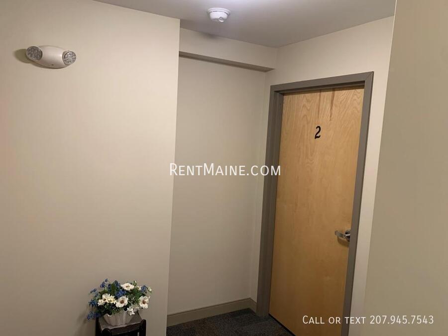 Building Photo - 8 Elizabeth Ave