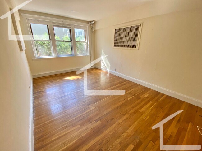 Building Photo - Large 2 Bed Available NOW!!!