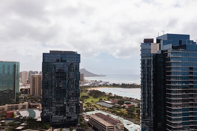 Building Photo - 1000 Auahi St