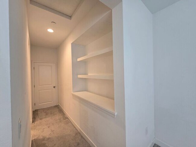 Building Photo - Modern Oceanside Home with Spacious Layout in a Desirable Community