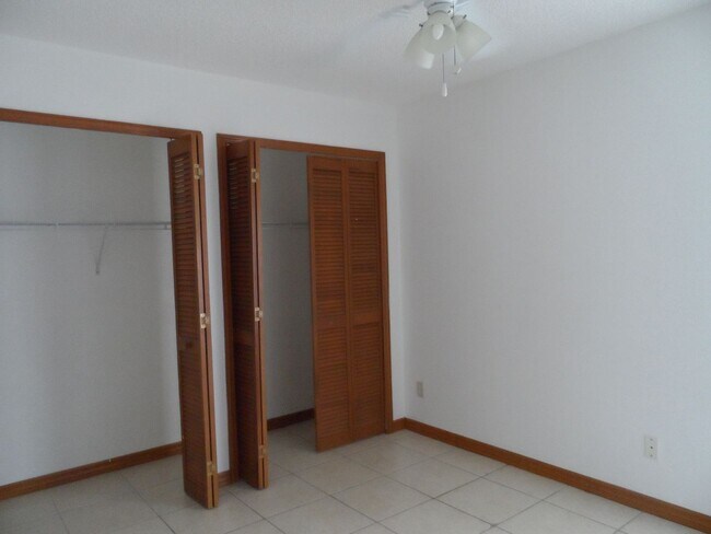 Building Photo - AVAILABLE NOW 3 BEDROOM 2 BATH 2 CAR GARAGE. CONTACT KAREN GUARDINO, REALTOR 386-747-9295