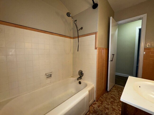 Building Photo - 3401 S Arlington Ave