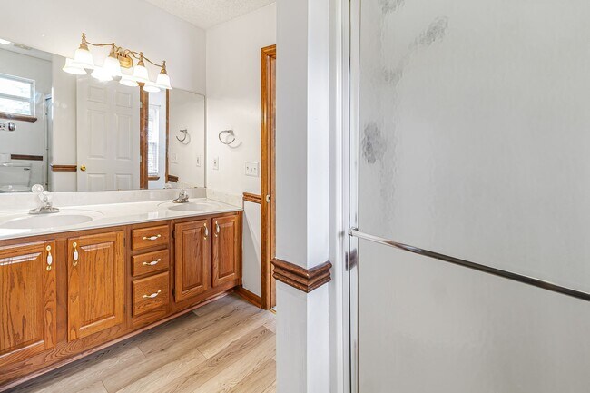 Building Photo - 3 Bedroom 2 Bath in Warrensburg