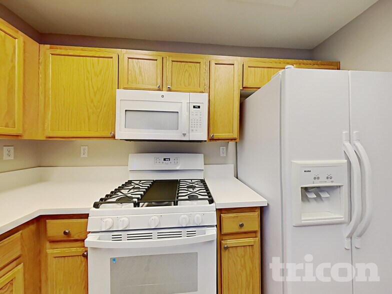 Building Photo - 7900 Hornbeam Ct