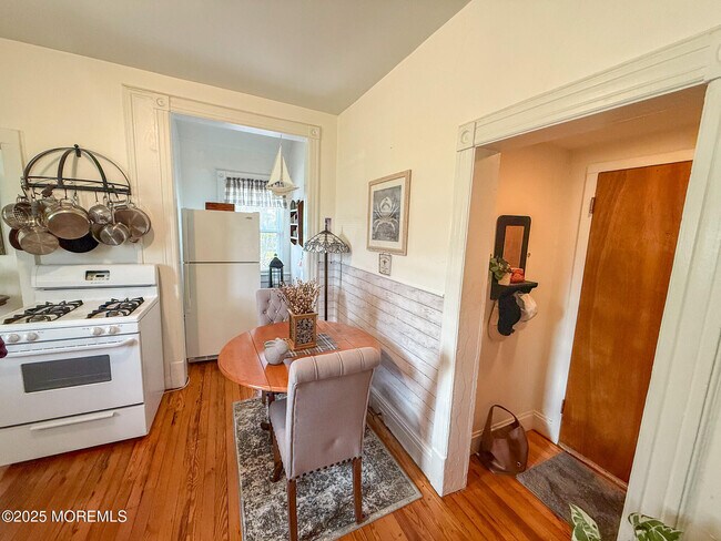 Building Photo - 47 Burlington Ave