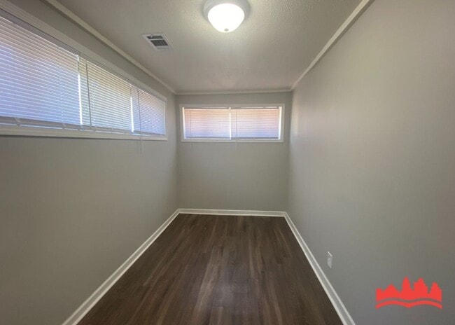 Building Photo - 2302 Alameda Ave