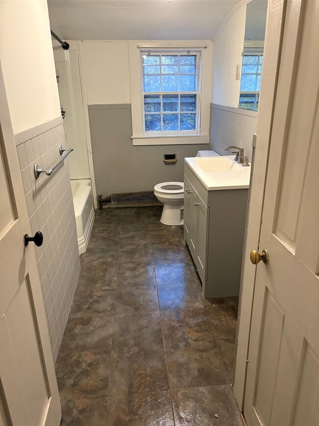 Building Photo - 50 Elm St