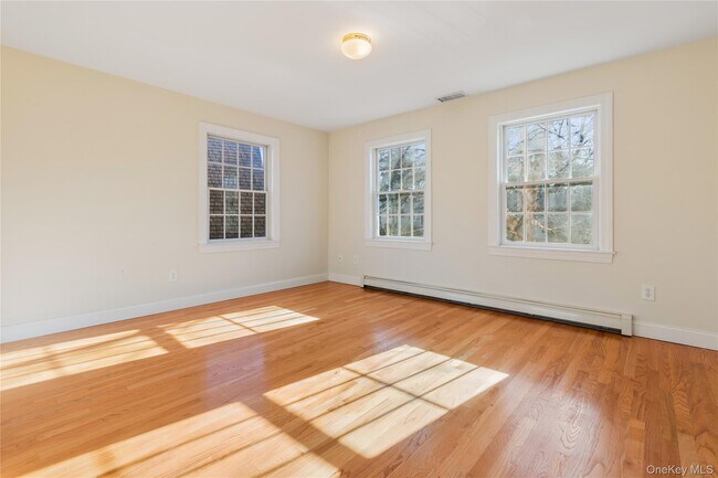 Building Photo - 243 Knollwood Ave