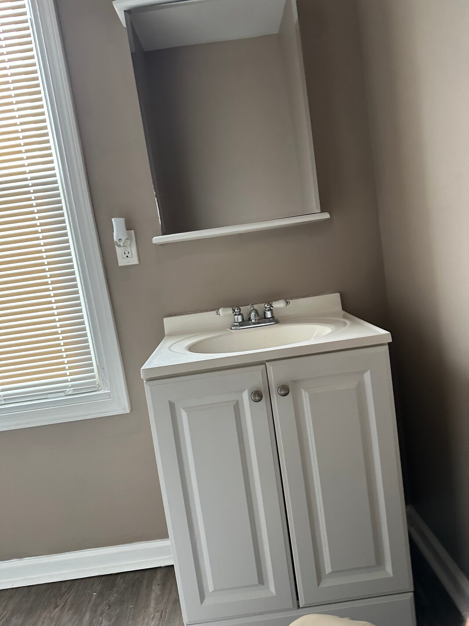 Building Photo - 48 Maytide St