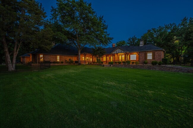 Building Photo - 11501 Custer Trail