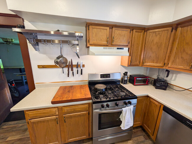 kitchen - 140 Peck Ave