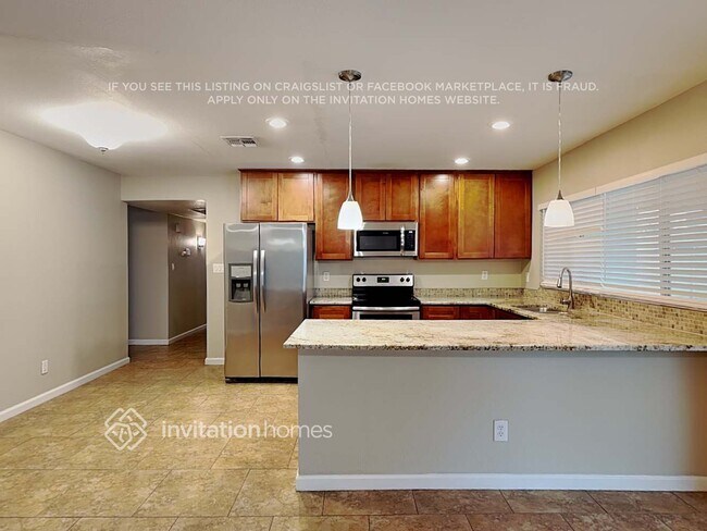 Building Photo - 2831 S Don Luis Cir