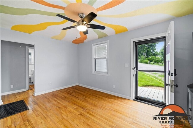 Building Photo - Cozy Single-Family Home in Christiansburg