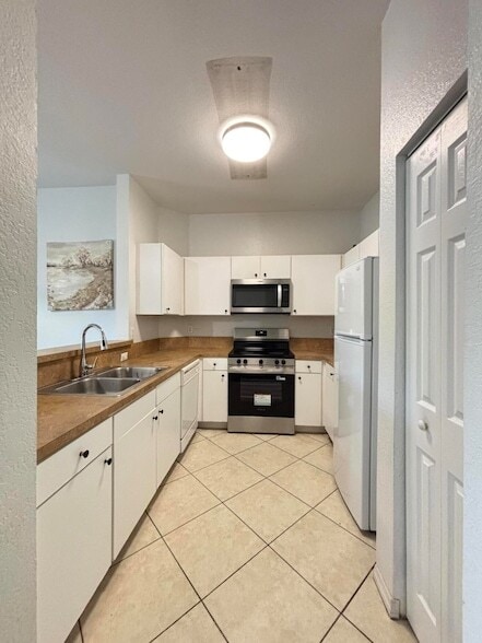 Building Photo - 3080 Grandiflora Dr