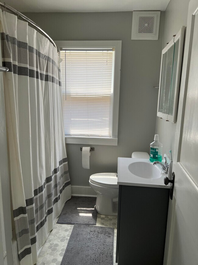 Building Photo - 1946 Princeton Dr