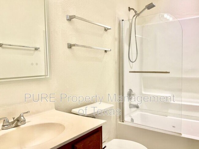 Building Photo - 2306 Kuykendall Dr