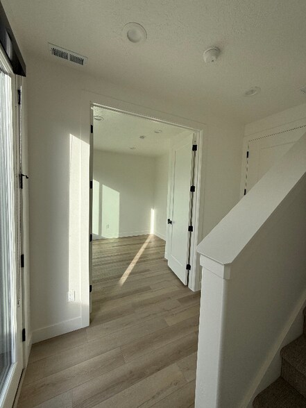 Building Photo - 43 N 100 E