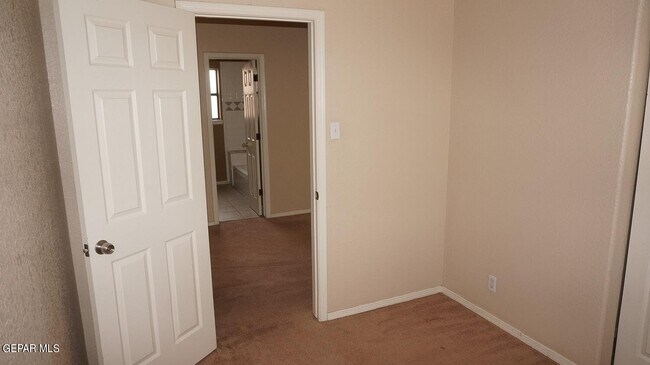 Building Photo - 1801 Garden Gate Way