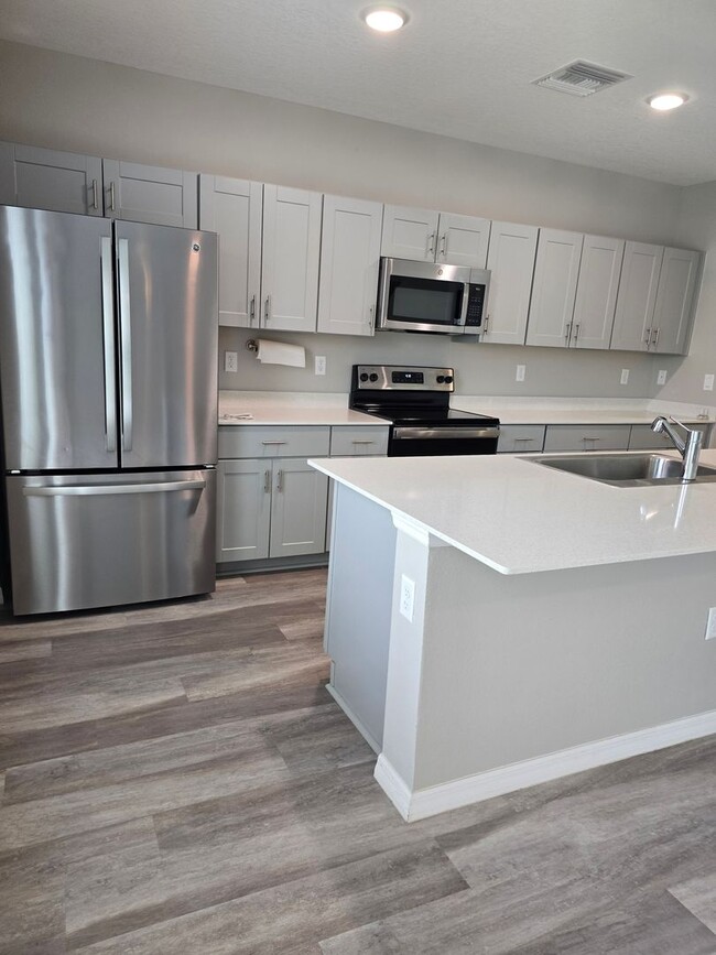 Building Photo - Lakeland 5 Bedroom 3 Bath