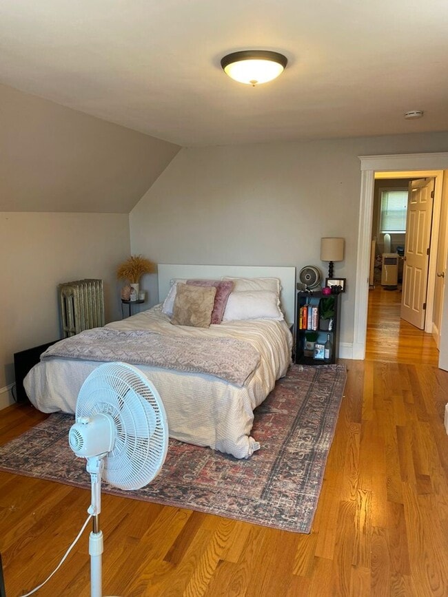 Building Photo - WOW!!!!  NO FEE!!  GORGEOUS 4 BED/2 BATH APARTMENT IN BRIGHTON'S OAK SQUARE AVAIL 9/1
