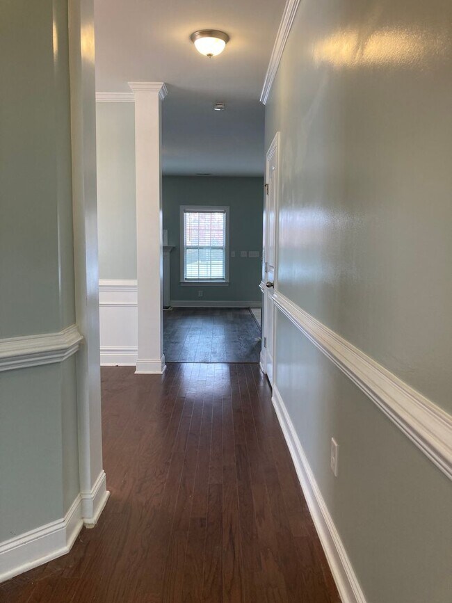 Building Photo - Immaculate 5 Bedrooms, 3.5 Bath Home Located Minutes from Shopping- Easy Commute to Sanford, Ft. ...