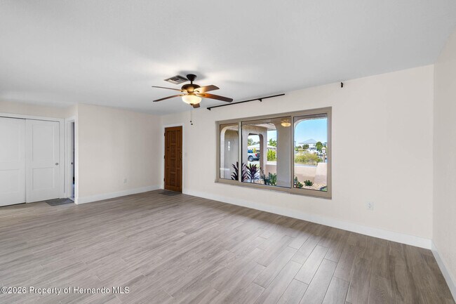 Building Photo - 3476 Gulfview Dr