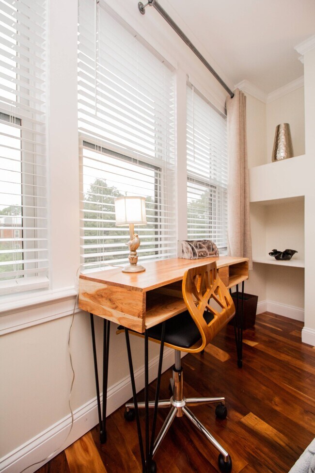 Building Photo - 1008 Tremont St